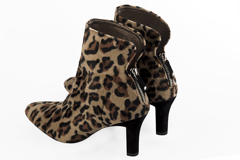 Safari black women's ankle boots with a zip at the back. Round toe. High kitten heels. Rear view - Florence KOOIJMAN